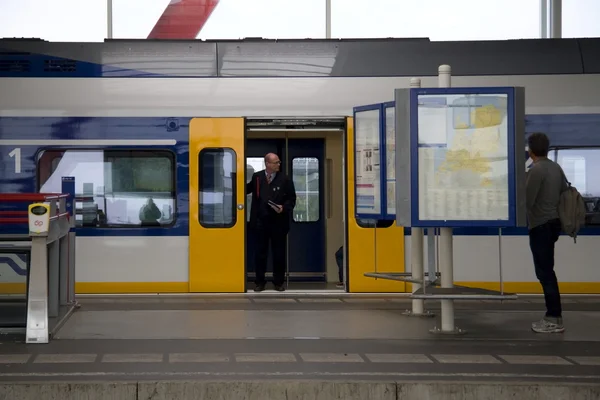 Departing train station Amsterdam Amstel, Netherlands — Stock Photo, Image