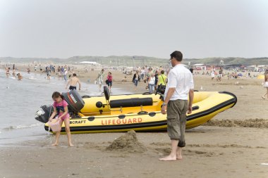 adam kızı Beach, scheveningen, Hollanda
