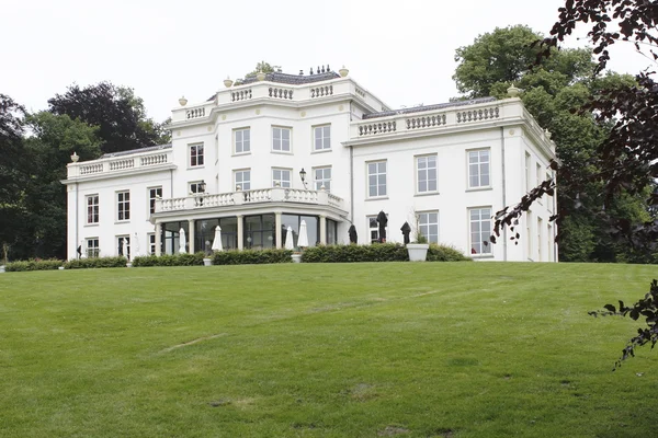 Beyaz villa