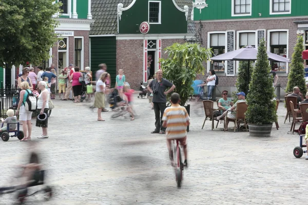 Brincando na praça Zaanse — Fotografia de Stock