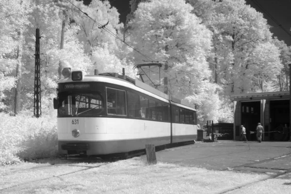 Infračervené fotografie tramvajová vozovna — Stock fotografie