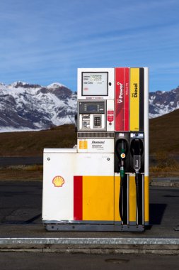 İzlanda'daki yakıt pompası