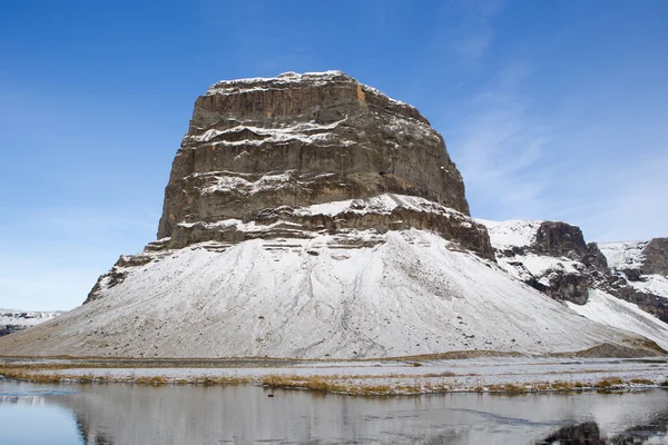 En snöig berg i Island — Stockfoto