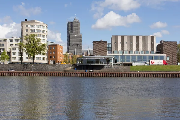 Rijnkade com edifícios em Arnhem, Países Bajos — Fotografia de Stock