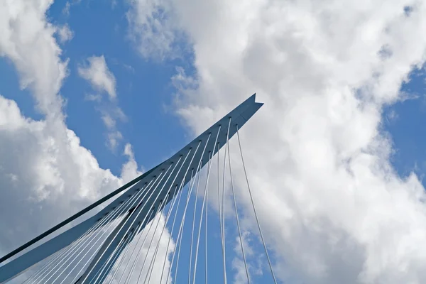 Června 15, 2013: Rotterdam, Nizozemsko - Detail most Erasmus v Rotterdamu — Stock fotografie