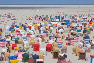 Borkum, Almanya: 29 Temmuz 2014 - yıkananlara sahilde çadır ile