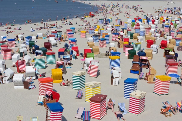 Borkum, Duitsland: 29 juli 2014 - strand met bad tenten — Stockfoto