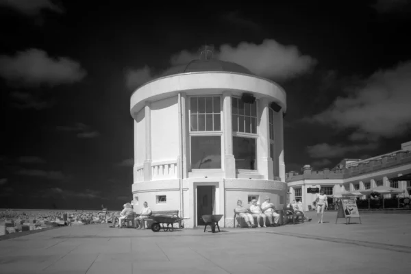 Borkum, Alemanha: 29 de julho de 2014 - Boulevard com cúpula em Borkum, Alemanha — Fotografia de Stock