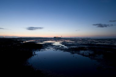 Schiermonnikoog, Hollanda - 26 Ekim 2021: Waddenhaven Schiermonnikoog gündoğumunda Schiermonnikoog, Hollanda