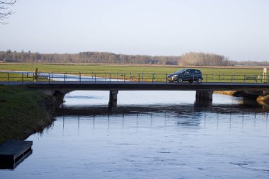Dwingelderveld, Hollanda - 23 Şubat 2022 Dwingelderveld, Hollanda 'daki Dwingelerstroom köprüsü