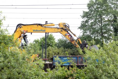Hoogeveen, Hollanda - 17 Mayıs 2022: Hoogeveen, Hollanda 'da Prorail tarafından yapılan tren rayları