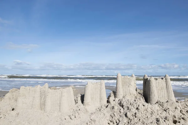 Schiermonnikoog Nederland September 2022 Zandkastelen Aan Noordzee Nederland — Stockfoto