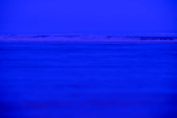 荷兰斯切尔蒙尼科格北海海滩上的波浪 — 图库照片