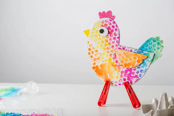 Kartondan Yapılmış Tavuk Yumurta Standı Paskalya Dekoru Çocuklar Için Zanaat Telifsiz Stok Imajlar