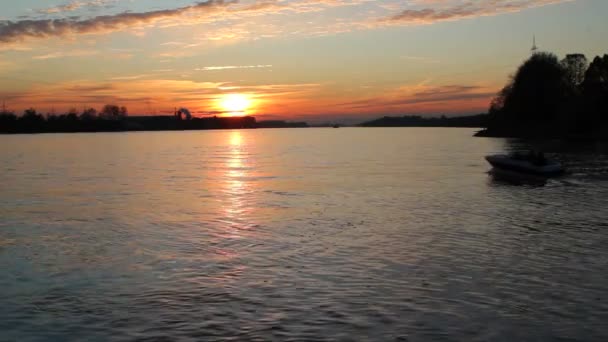 Захід сонця на річку Рейн — стокове відео