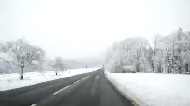 Timelapse en una carretera de invierno — Vídeo de stock