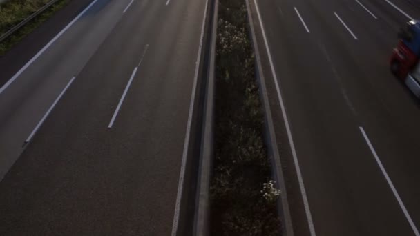 夕暮れ時に高速道路 — ストック動画
