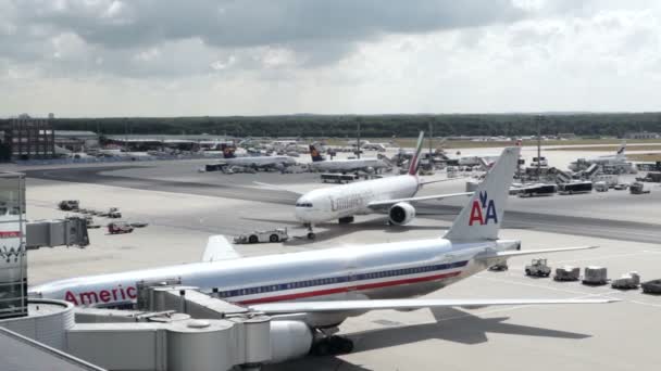 Εμιράτα boeing 777 — Αρχείο Βίντεο