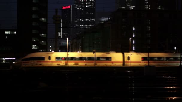 在火车站的交通 — 图库视频影像