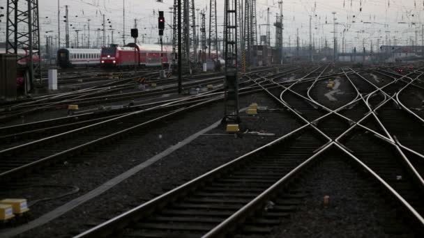 Tráfico en la estación de tren — Vídeo de stock