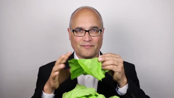Jedzenie sałatka - zdrowy styl życia — Wideo stockowe