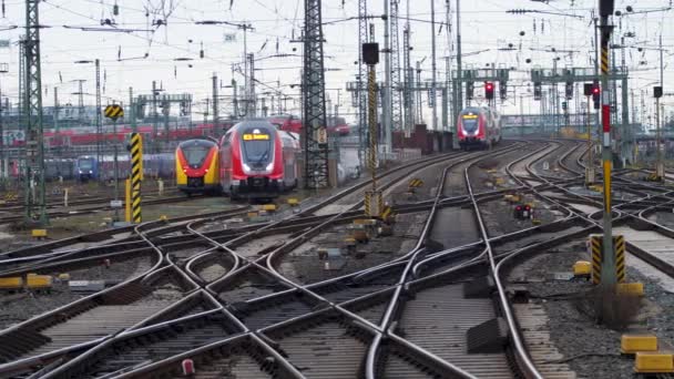 Frankfurt Německo Prosince 2021 Vlaky Nádraží Výhybky Frankfurtu Nad Mohanem — Stock video