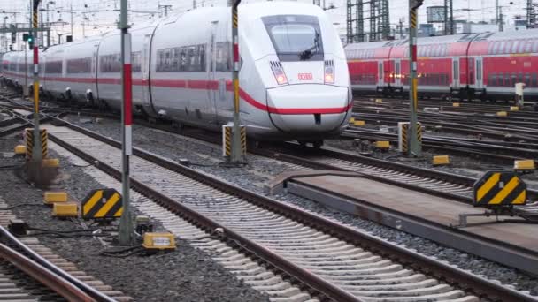 Frankfurt Niemcy Grudnia 2021 Pociągi Kolej Przesiadki Frankfurcie Nad Menem — Wideo stockowe
