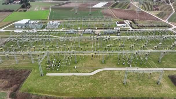 Hoogspanningstransformator Station Bovenaanzicht Drone Oogpunt — Stockvideo
