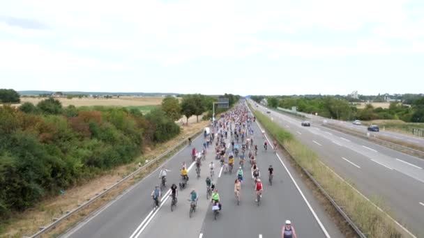 Wiesbaden Germany August 2022 Approximately 500 Cyclist Protesters Blocked Traffic — Vídeo de Stock