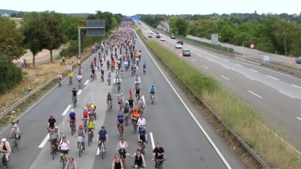 Wiesbaden Germany August 2022 Approximately 500 Cyclist Protesters Blocked Traffic — Vídeo de stock