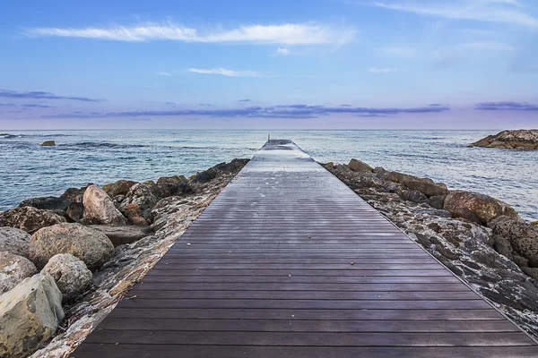 Deniz iskelesi. Kıbrıs.