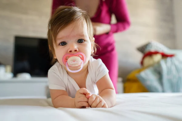 Caucasian Baby Lying Bed Home Bright Room Belly While Her — Stock Photo, Image