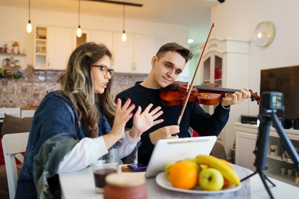 Young Adult Caucasian Man Student Learning Play Violin Help His — Stock Photo, Image