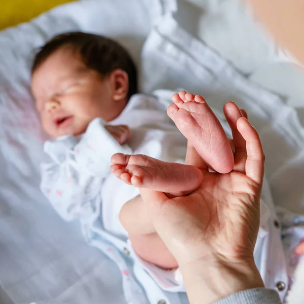 Close Hands Unknown Woman Holding Feet Her Newborn Baby Son — Stock Photo, Image