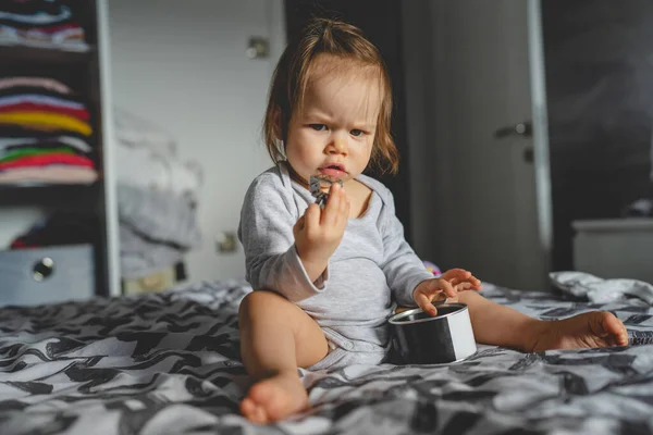 One Caucasian Baby Girl Nine Months Old Playing Alone Bed — Stock Photo, Image