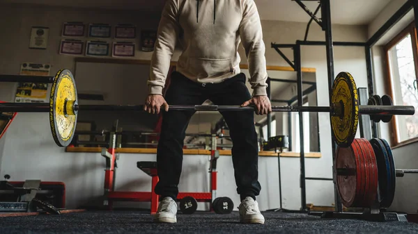 Yetişkin Beyaz Erkek Vücut Geliştirme Eğitimi Almış Bir Adam Spor — Stok fotoğraf