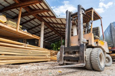 Depo çatal kaldırıcısı için forklift yükleyicisi çalışmaya hazır