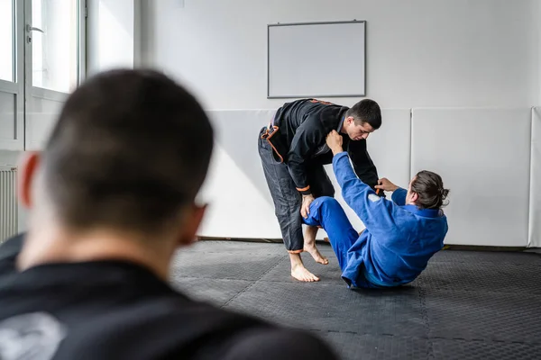 Dos Brasileños Jiu Jitsu Bjj Atletas Entrenando Academia Artes Marciales —  Fotos de Stock