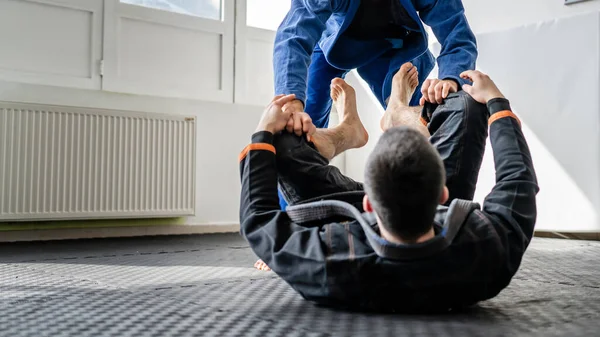 Dos Brasileños Jiu Jitsu Bjj Atletas Entrenando Academia Artes Marciales —  Fotos de Stock