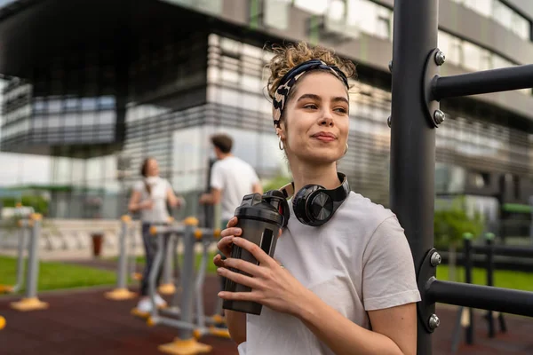 Caucasian Woman Taking Brake Outdoor Training Park Outdoor Gym Resting — Foto de Stock