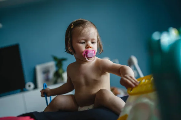 One Girl Toddler Caucasian Sitting Parent Playing Doctor Medical Set — Stock Photo, Image