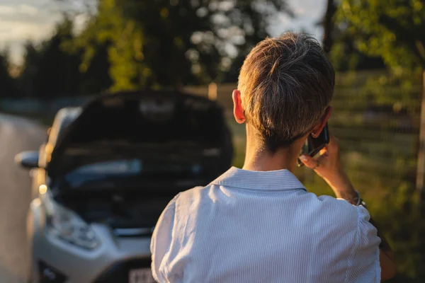 One Woman Mature Female Standing Road Evening Sunset Broken Vehicle — 스톡 사진