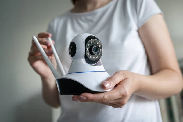 Close Midsection Hands Unknown Caucasian Woman Holding Home Security Surveillance — Foto Stock