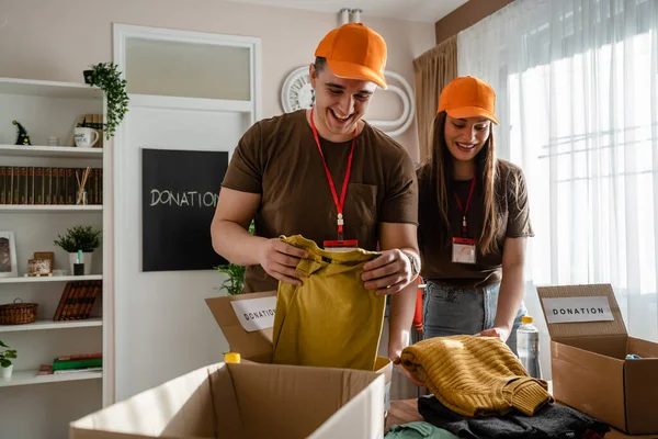 Two People Man Woman Couple Volunteers Preparing Donation Charity Happy — Stock Photo, Image