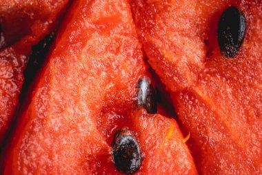 Taze olgun, sulu arka planda karpuz tam kare makro.