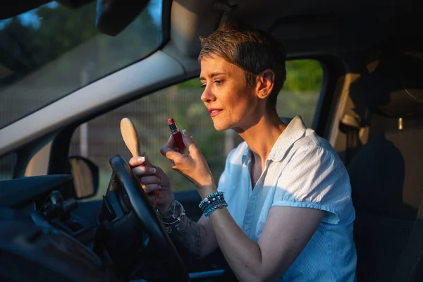 One Woman Mature Caucasian Female Businesswoman Sitting Car Putting Lipstick — 스톡 사진