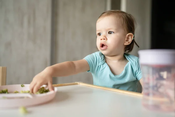 One Girl Small Caucasian Child Toddler Sitting Table Home Eating — Stockfoto