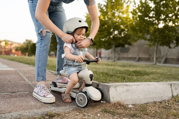 One Small Caucasian Girl Boy Mother Young Woman Adjust Protective — ストック写真