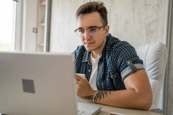 One Caucasian Man Sitting Office Work Working Laptop Computer Day — Zdjęcie stockowe