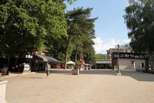 Vrnjacka Banja Serbia 2022 Street Promenade Tourists Souvenirs Sunny Summer — Stockfoto